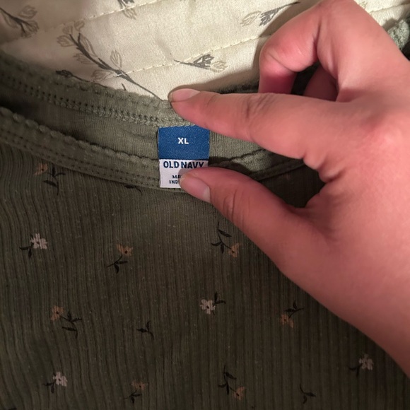 Old Navy Olive Floral Short Sleeve Top - Picture 2 of 3